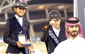 شاهد/نجل أمير قطر يتعرض لحادث خلال مسابقة