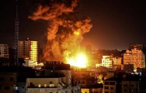 حملات شدید جنگنده‌های رژیم صهیونیستی به مرکز و جنوب غزه + فیلم
