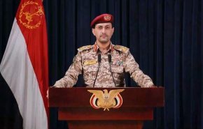 القوات المسلحة اليمنية تستهدف مدمرتين حربيتين أمريكيتين في البحر الأحمر

