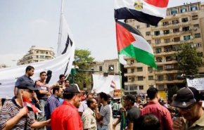 درخواست چهره‌های مصری برای اخراج سفیر رژیم اسرائیل و لغو توافق کمپ‌دیوید