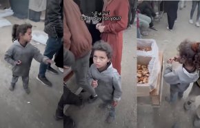حافية القدمين بوجه شاحب.. طفلة في غزة تبكي انعدام الغذاء 