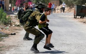 الاحتلال يعتقل 25 فلسطينياً في الضفة عشية أول ايام شهر رمضان