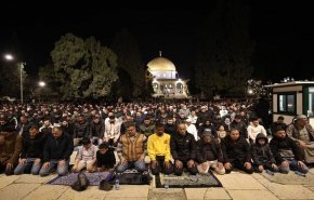 70 ألفا يؤدون صلاتي العشاء والتراويح في المسجد الأقصى