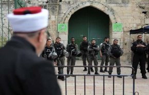 قوات الاحتلال تمنع آلاف المصلين من الوصول للمسجد الأقصى