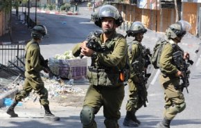 حملة اعتقالات أعقبها استشهاد فلسطيني برصاص الإحتلال في الخليل  