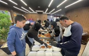 شاهد..مبادرة لإطعام أكثر من 1000 فلسطيني خلال إفطار شهر رمضان