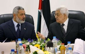 استطلاع: هنية سيحصد 70% إذا ترشح ضد عباس