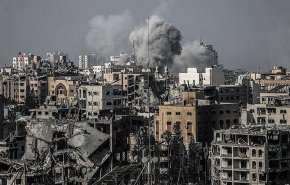 شاهد.. لحظة قصف طيران الاحتلال مخيم النصيرات وسط قطاع غزة