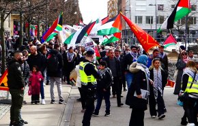 مسيرة جماهيرية حاشدة في هلسنبوري السويدية تظامنا مع غزة + فيديو