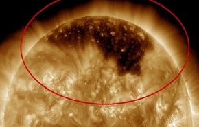 علماء يكتشفون ثقب تاجي عملاق على الشمس يفوق حجم الأرض!