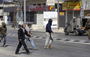 إعتداء مستوطنين على مواطنين فلسطينيين في نابلس والخليل
