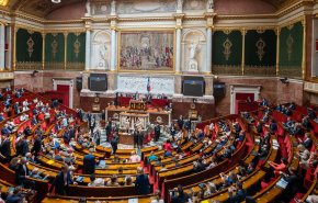 115 برلمانيا فرنسيا يطالبون ماكرون بوقف بيع الأسلحة لكيان الاحتلال