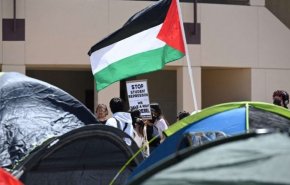 الشرطة الأمريكية تفض بالقوة اعتصاما تضامنياً مع غزة في جامعة فرجينيا كومونولث