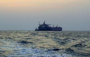 هيئة بحرية بريطانية: الإبلاغ عن انفجارين قرب سفينة تجارية جنوب عدن