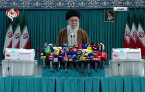 قائد الثورة الإسلامية يدلى بصوته في الجولة الثانية للانتخابات البرلمانية