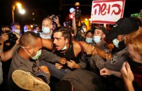 درگیری پلیس صهیونیست و معترضان به کابینه نتانیاهو در تل‌آویو
