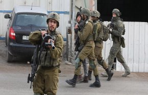 الاحتلال يعتقل 3 فلسطينيين بالدهيشة و’خر غربي  الخليل