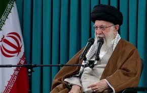 قائد الثورة الاسلامية: نسأل الله ان يعيد رئيس الجمهورية سالما + فيديو