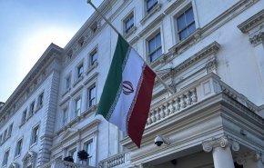 پرچم سفارت ایران در انگلیس به حالت نیمه‌برافراشته درآمد