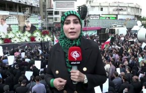 آلاف الإيرانيين في شوارع العاصمة طهران يعزّون برحيل رئيس الجمهورية ورفاقه