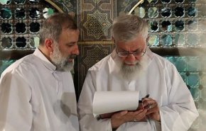 قائد الثورة الإسلامية يصلي على جثمان الشهيد رئيسي ومرافقيه صباح الأربعاء