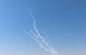 بالفيديو.. سرايا القدس تمطر مستوطنات غلاف غزة برشقات صاروخية 