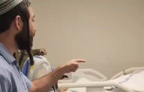 عضو كنيست يقتحم غرفة جريح فلسطيني ويتوعده بالإعدام + فيديو