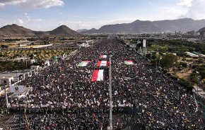 شاهد هتافات اليمنيين بمليونية 'جاهزون لأي تصعيد امريكي صهيوني'