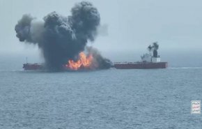 قوات اليمن المسلحة تستهدف مدمرتين و3 سفن إمداد أمريكية ويافا وعسقلان