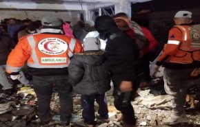 استشهاد 20 فلسطينيا بينهم أطفال في قصف إسرائيلي على مركز للنازحين بغزة