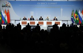 ترامب يهدد بريكس.. لا بديل للدولار!