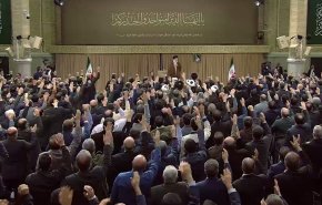 قائد الثورة الاسلامية يستقبل جمعا من كوادر قطاع الصناعة الدفاعية للبلاد 