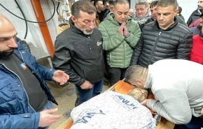 شهيد وإصابات باعتداءات للاحتلال في نابلس.. والمقاومة ترد