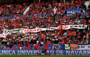 مشجعو سلتيك يطلقون حملة 'أشهر بطاقة حمراء في وجه إسرائيل'