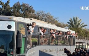 وصول 46 من الأسرى الأطفال والنساء الفلسطينيين إلى غزة