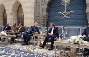  وزیر الخارجية الإيرانية يصل إلى جدة + فيديو