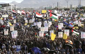 آلاف اليمنيين يتظاهرون ضد الإبادة الإسرائيلية بغزة عقب صلاة العيد