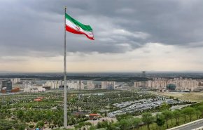 إيران تؤكد على الخيار الدبلوماسي وتلويح أميركي بعرض العضلات بالمنطقة