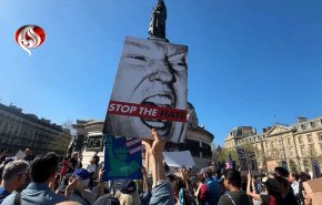 الجالية الاميركية تخرج في باريس تنديدا بسياسات ترامب +فيديو