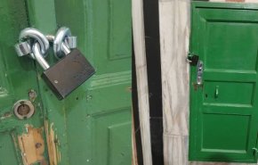 سلطات الاحتلال تغلق أبواب الحرم الإبراهيمي في اعتداء سافر على قدسية المكان