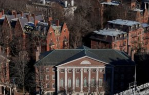 حكومة ترامب تجمّد 2.2 مليار دولار من المنح المخصصة لجامعة هارفارد 