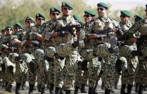 انطلاق الاستعراض العسكري بحضور الرئيس بزشكيان