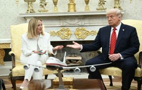 لحظة محرجة خلال إجتماع ترامب و'جورجا ميلوني' + فيديو
