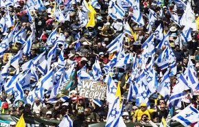 شرطة الاحتلال تفرق مظاهرة مناهضة لنتنياهو تطالب بإقالته