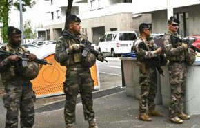 بالفيديو.. عملية طعن بالقرب من مدرسة في فرنسا تخلف قتيلا و3 جرحى 