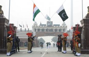باكستان تقوم بعمليات طرد للهنود وتغلق الحدود الجوية والبرية 