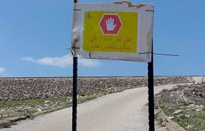 القوات الإسرائيلية تضع لافتات تحذيرية بريف القنيطرة الغربي 