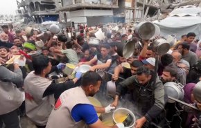 حكومة غزة تحذر من الموت الجماعي لأهالي غزة بسبب الجوع + فيديو