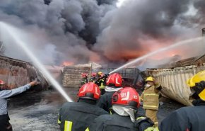 إيران: ارتفاع عدد ضحايا حريق بندر عباس والحكومة تحقق في ملابسات الحادث