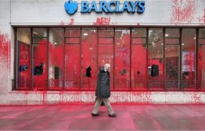 احتجاجات في لندن رفضا لتورط بنك بريطاني بتمويل الاحتلال+فيديو وصور